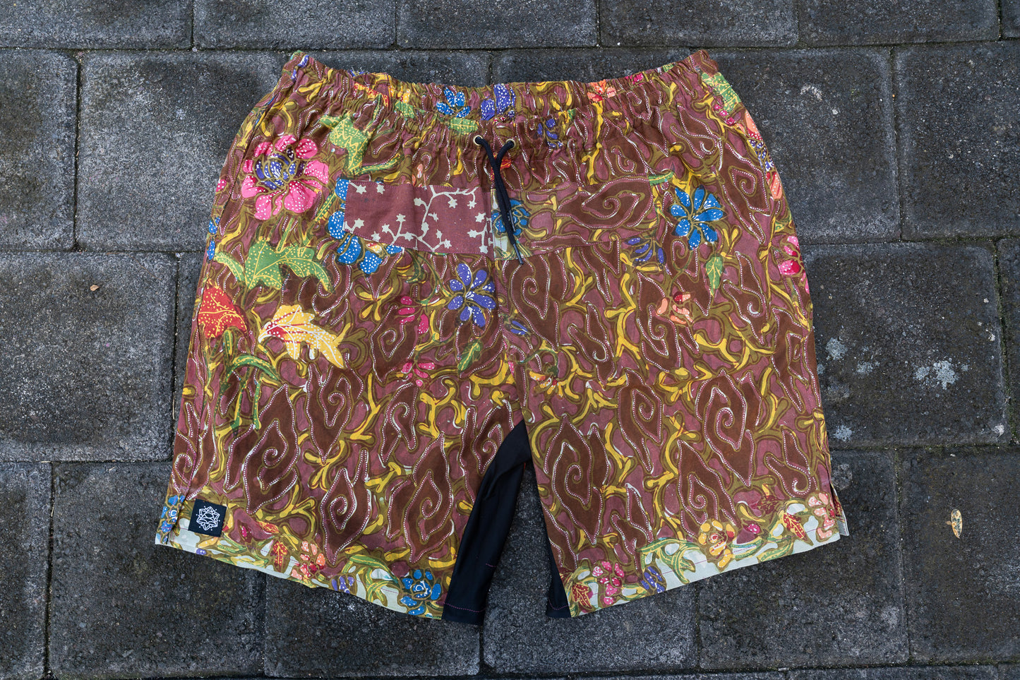 XL- Mega Merah Batik Shorts